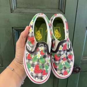 Vans Kids Slip-On Shoes - Strawberry Print